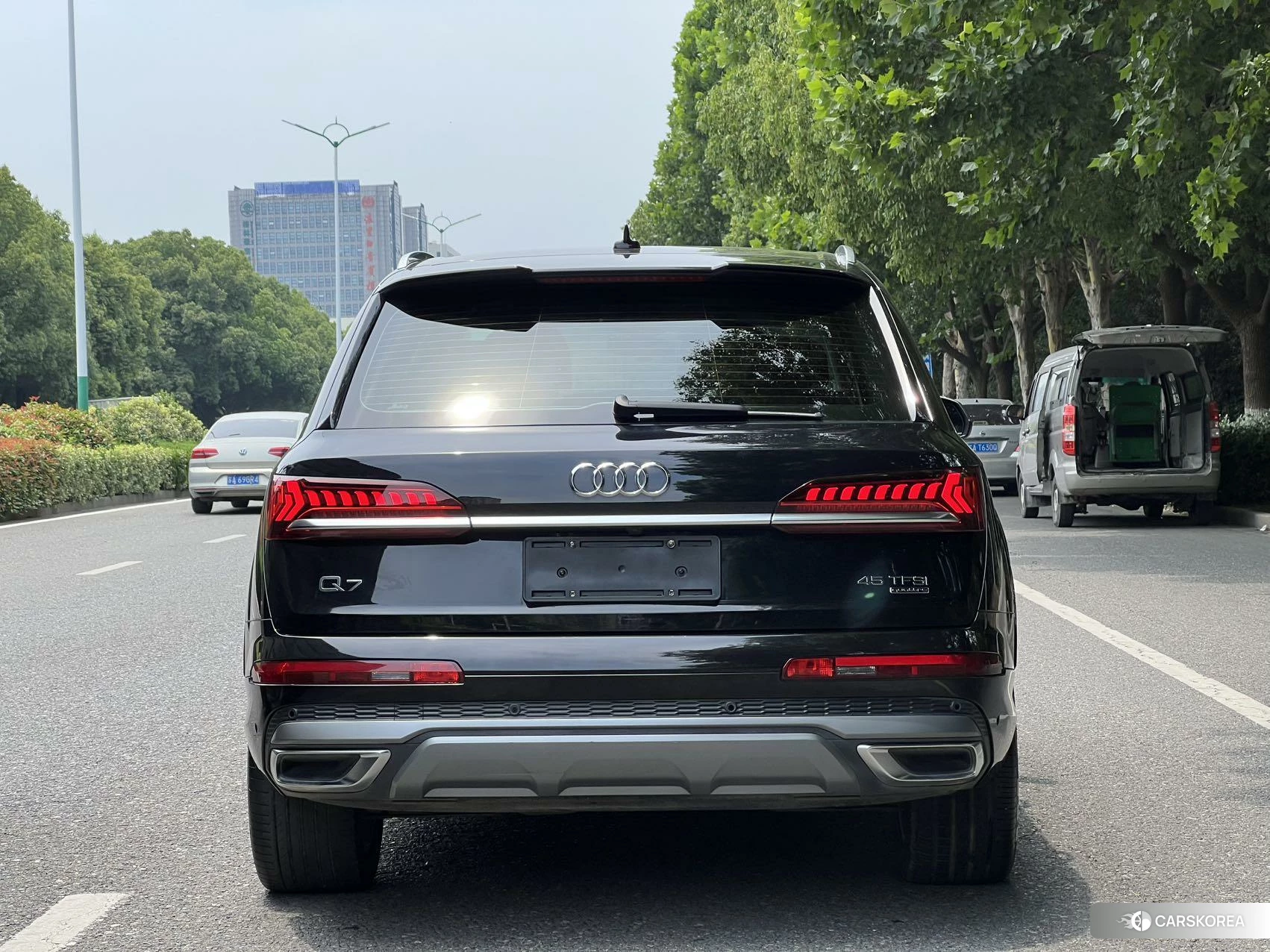 Audi Q7 2020 Черный из Китая, фото 4