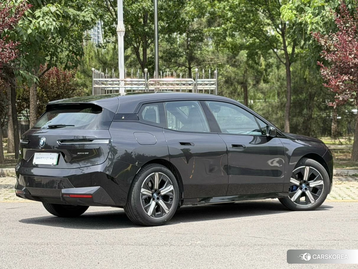 BMW iX 2023 Темно-серый из Китая, фото 4