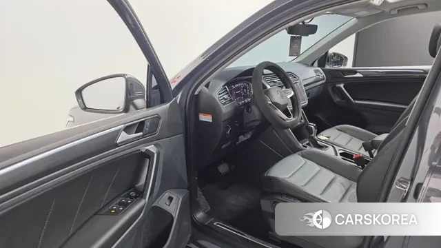 Volkswagen Tiguan second Generation 2024 Серый из Кореи, фото 4