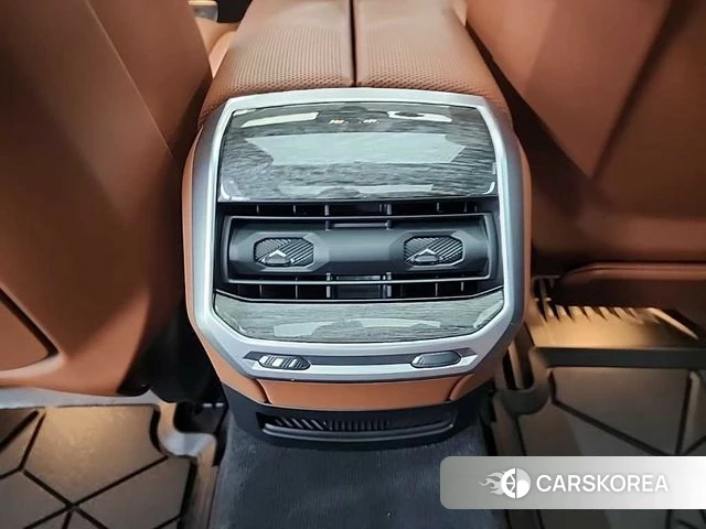 BMW i7 (G70) 2025 Серебристо-серый из Кореи, фото 4