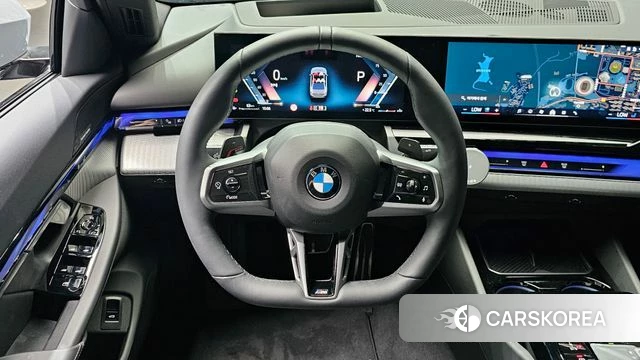 BMW 5 Series (G60) 2025 Светло-серебряный цвет из Кореи, фото 4