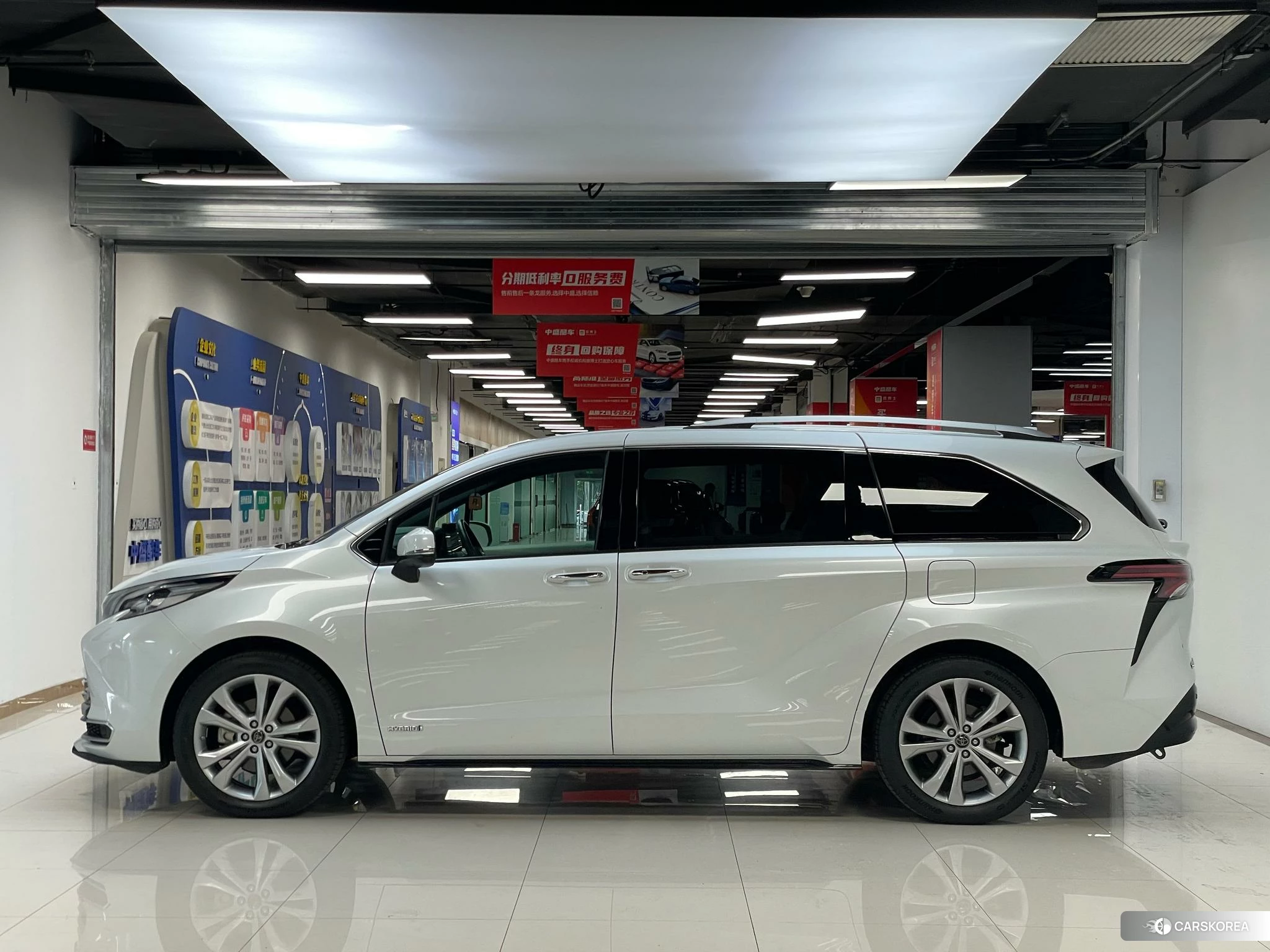 Toyota Saina 2023 Белый из Китая, фото 4