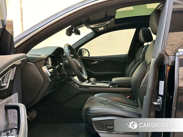 Audi Q8 2022 Черный из Китая, фото 4
