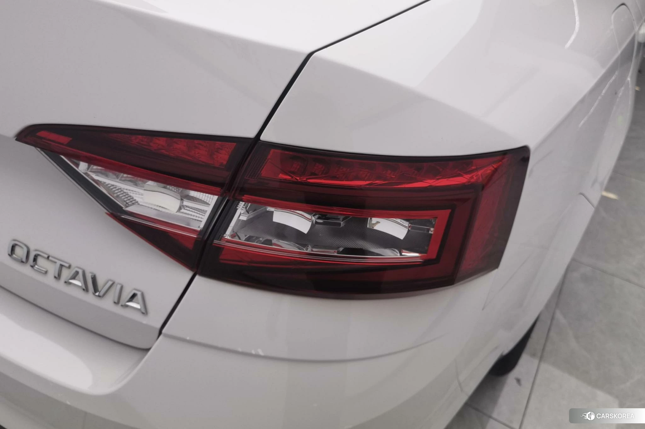 Skoda Octavia 2022 Белый из Китая, фото 4