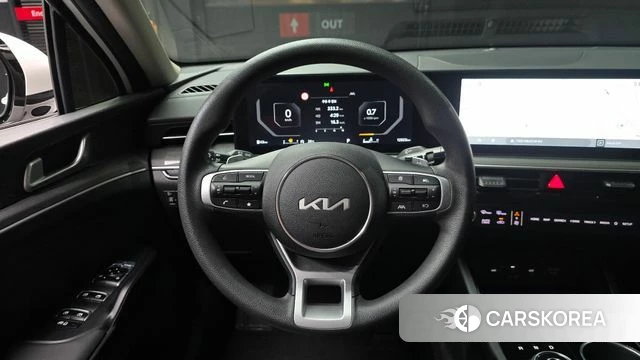 Kia The New K5 3rd generation 2023 Белый из Кореи, фото 4