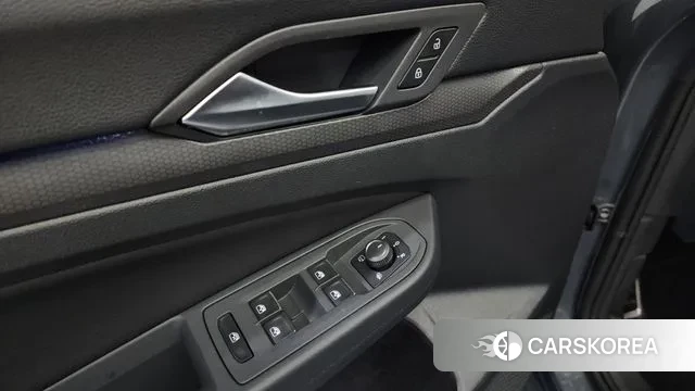 Volkswagen Golf 8th Generation 2024 Серый из Кореи, фото 4