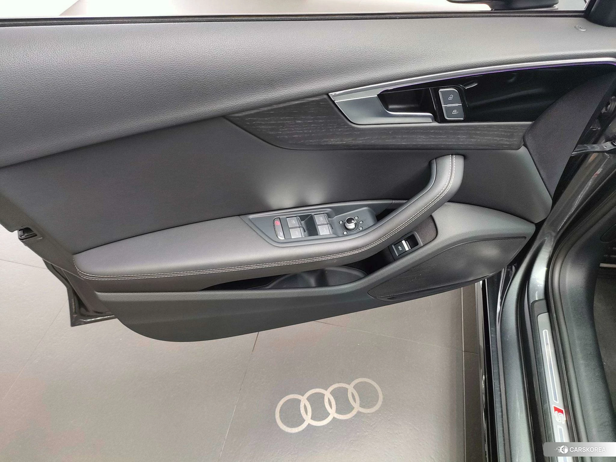 Audi A4L 2023 Темно-серый из Китая, фото 4
