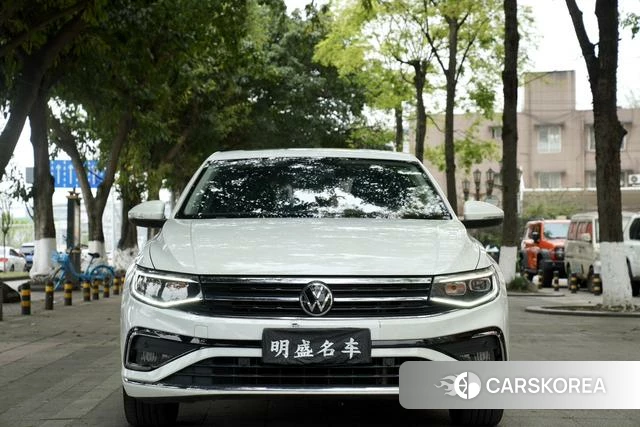 Volkswagen Bora 2024 Белый из Китая, фото 4