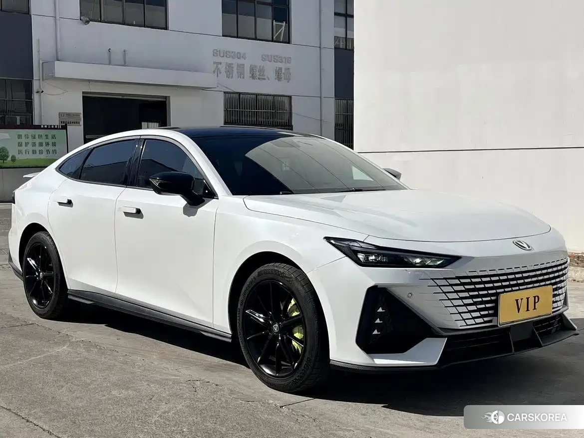 Chang'an UNI-V 2022 Белый из Китая, фото 4