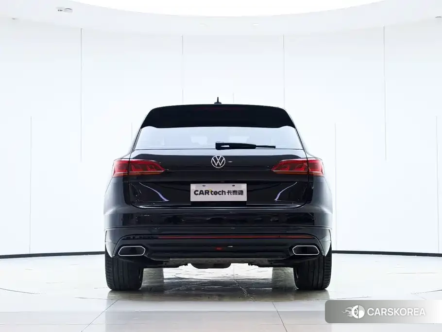 Volkswagen Touareg 2024 Черный из Китая, фото 4