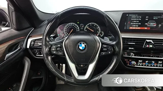 BMW 5 Series (G30) 2018 Белый из Кореи, фото 4