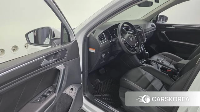 Volkswagen Tiguan second Generation 2020 Белый из Кореи, фото 4