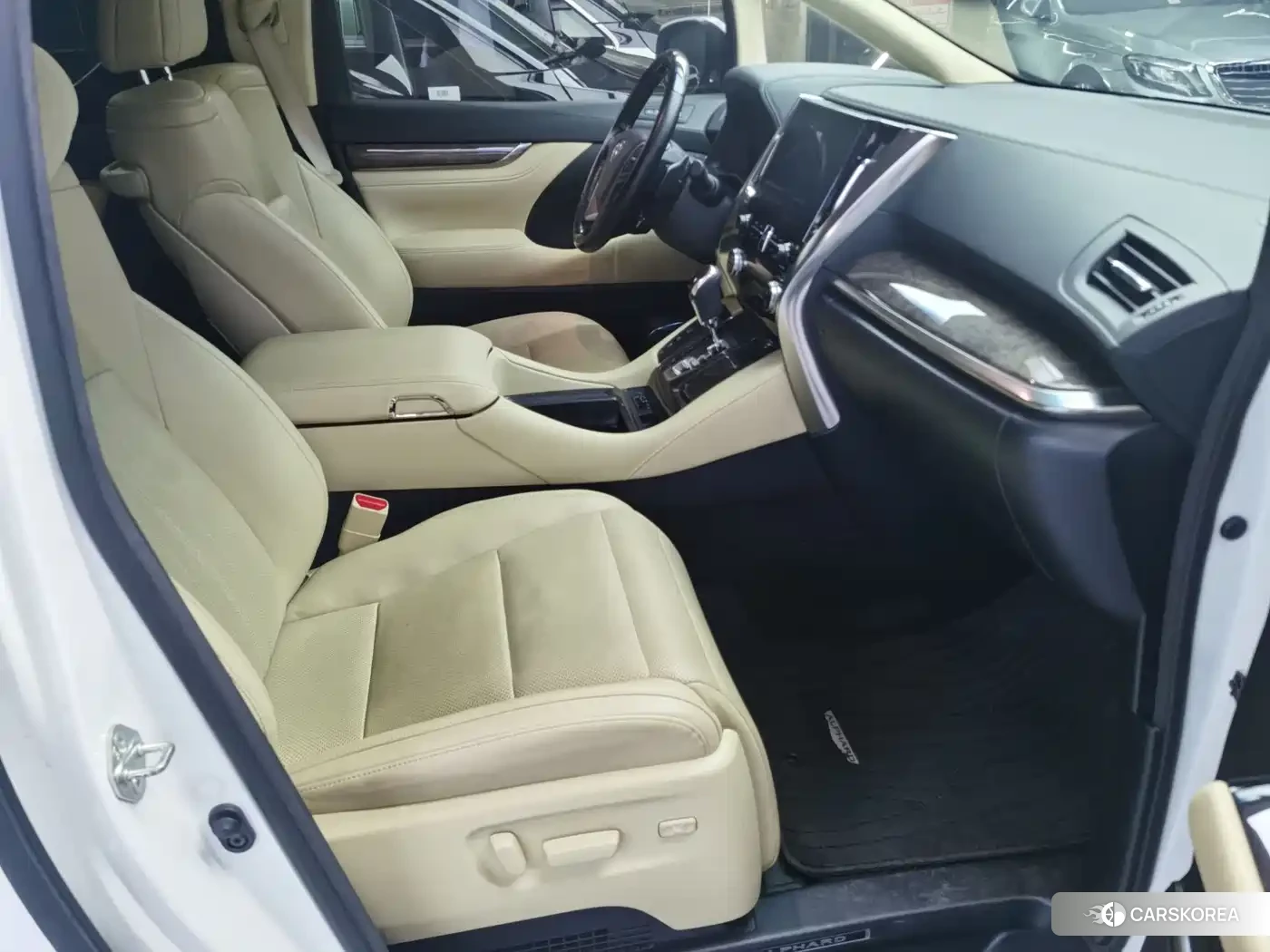 Toyota Alphard 2022 Белый из Китая, фото 4