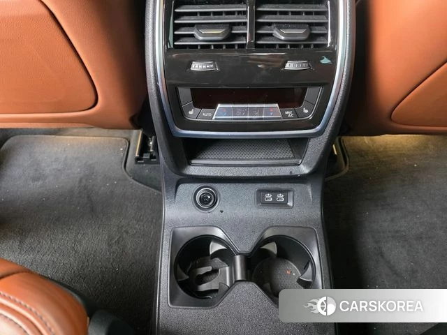 BMW X7 (G07) 2024 Черный из Кореи, фото 4