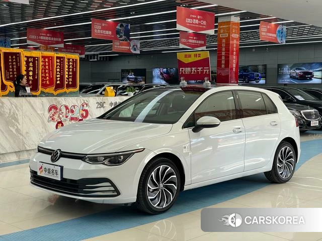 Volkswagen Golf 2023 Белый из Китая, фото 4