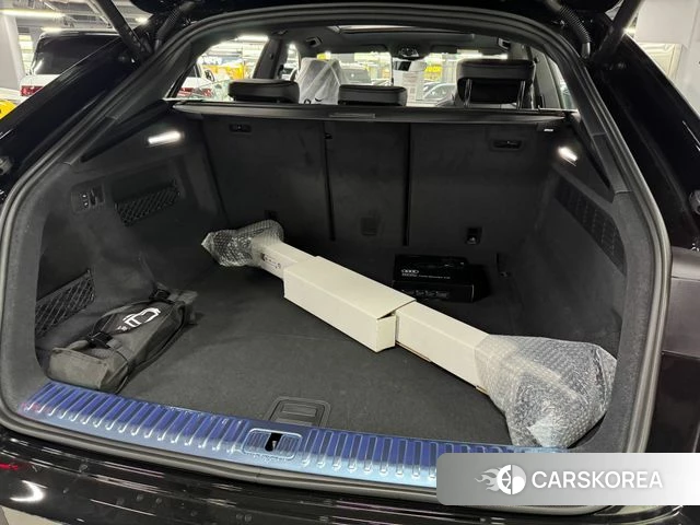 Audi Q8 (4M) 2026 Черный из Кореи, фото 4