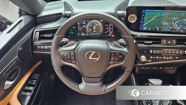 Lexus ES300h 7th generation 2025 Серебристо-серый из Кореи, фото 4