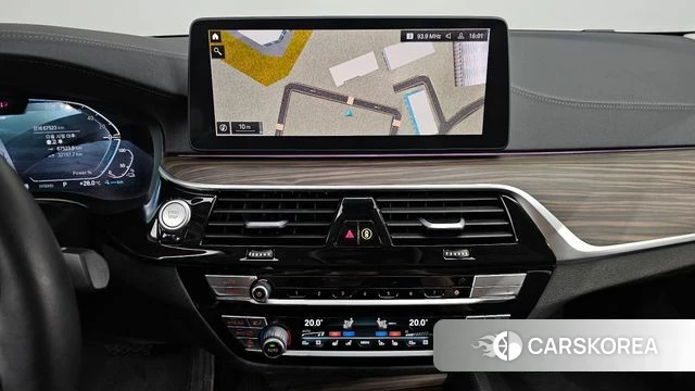 BMW 5 Series (G30) 2022 Белый из Кореи, фото 4