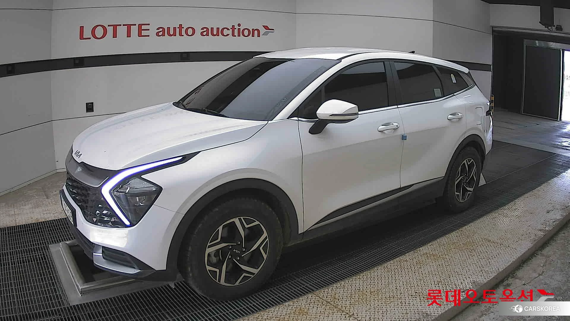 Kia Sportage 2024 Snow White Pearl из Кореи, фото 4