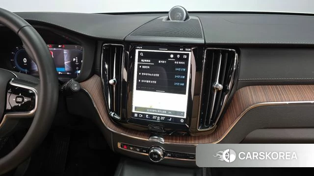Volvo XC60 second Generation 2023 Белый из Кореи, фото 4
