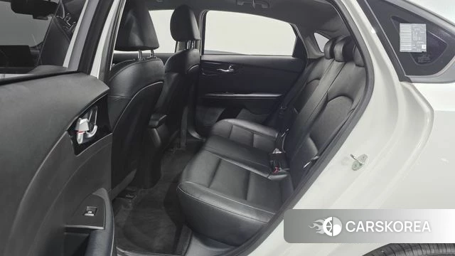 Kia The New K3 2nd generation 2023 Белый из Кореи, фото 4