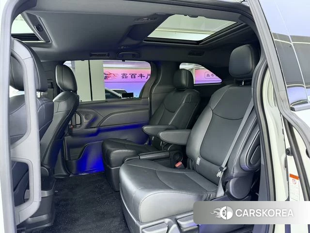 Toyota Grevia 2024 Белый из Китая, фото 4
