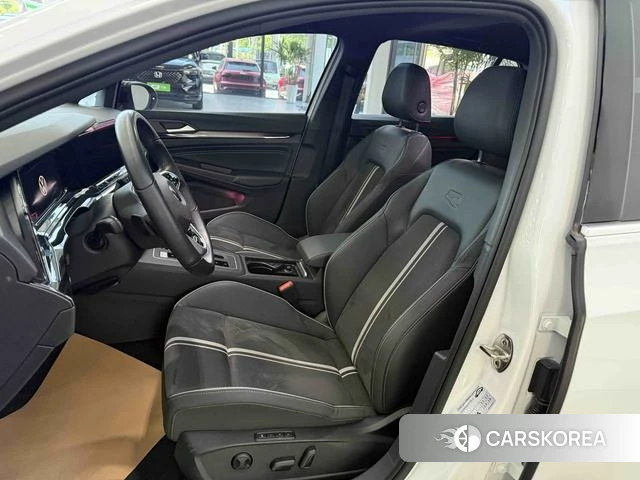 Volkswagen Golf 2022 Белый из Китая, фото 4