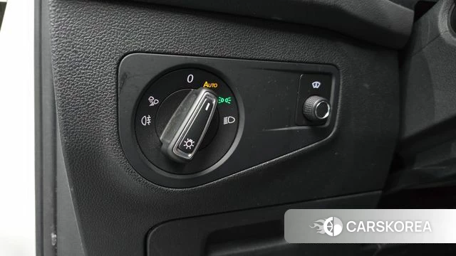 Volkswagen Tiguan second Generation 2022 Белый из Кореи, фото 4