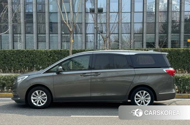 Buick GL8 2018 Серебристо-серый из Китая, фото 4