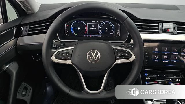 Volkswagen Passat GT (B8) 2022 Серебристо-серый из Кореи, фото 4
