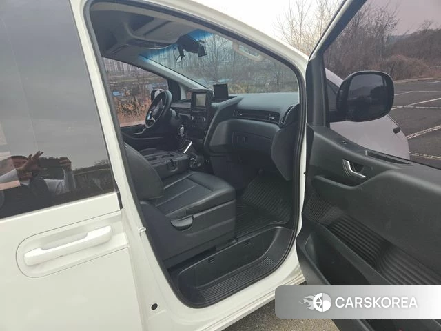 Hyundai Staria 2021 Белый из Кореи, фото 4