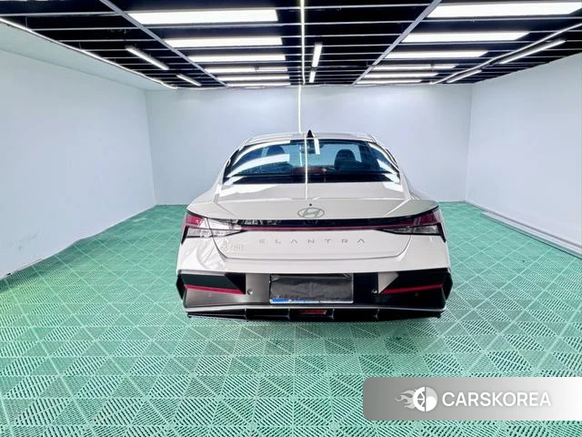 Hyundai Elantra 2023 Белый из Китая, фото 4