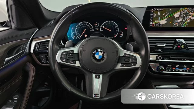 BMW 5 Series (G30) 2019 Белый из Кореи, фото 4