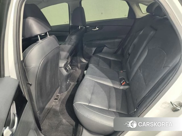 Kia The New K3 2nd generation 2021 Белый из Кореи, фото 4