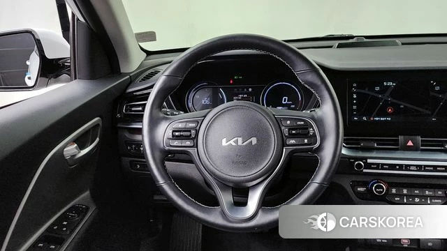 Kia Niro Plus 2023 Белый из Кореи, фото 4