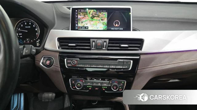 BMW X1 (F48) 2021 Черный из Кореи, фото 4