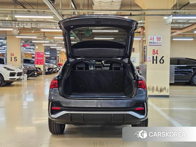 Audi Q3 (F3) 2023 Серый из Кореи, фото 4