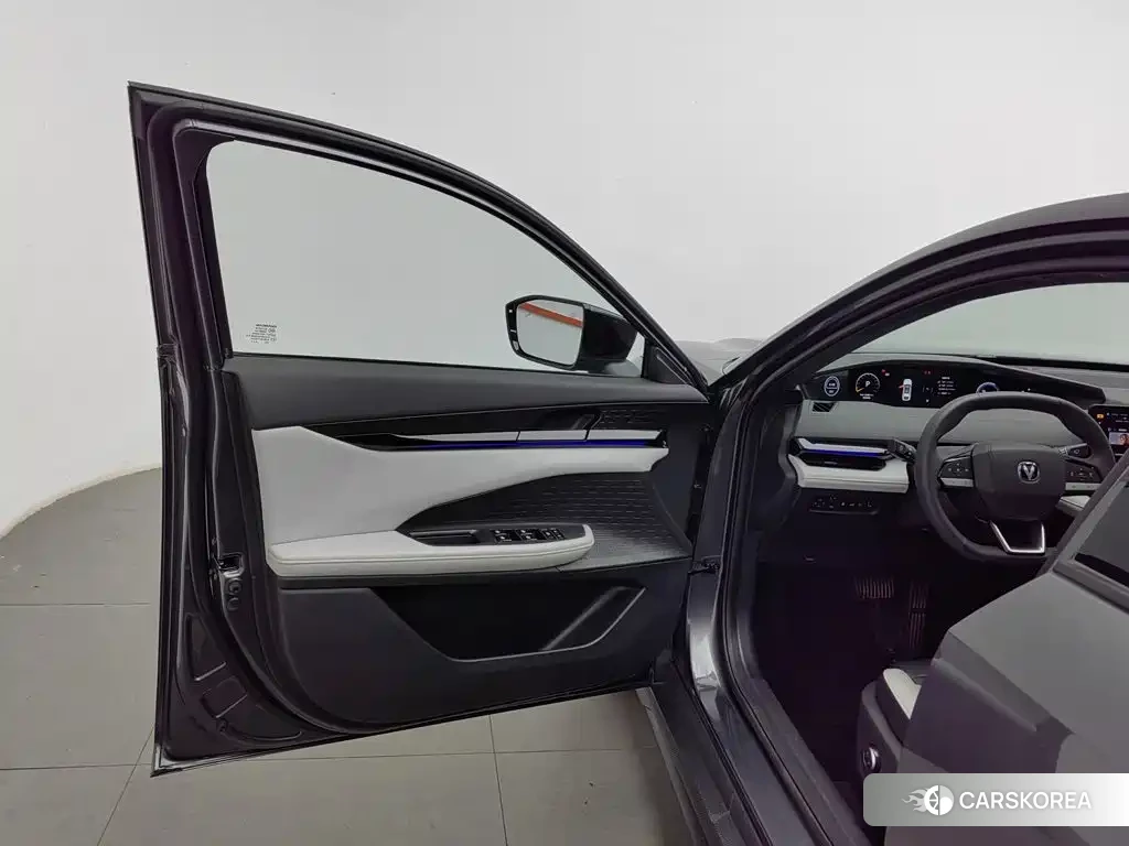 Chang'an UNI-V Smart iDD 2024 Silver/gray из Китая, фото 4