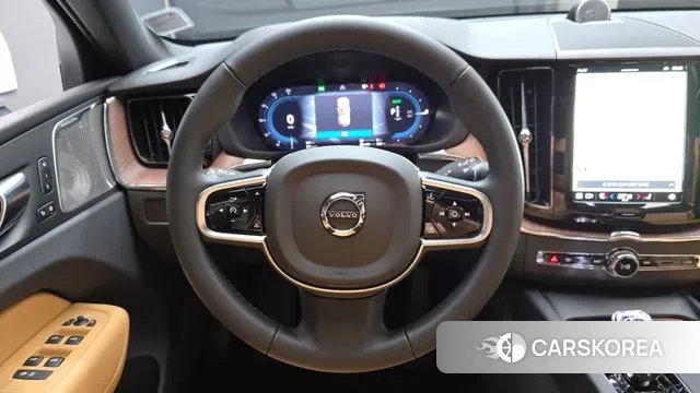 Volvo XC60 second Generation 2025 Белый из Кореи, фото 4