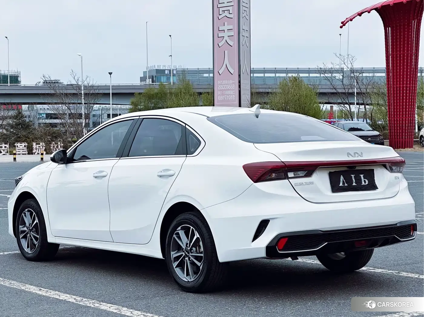 Kia K3 2023 Белый из Китая, фото 4