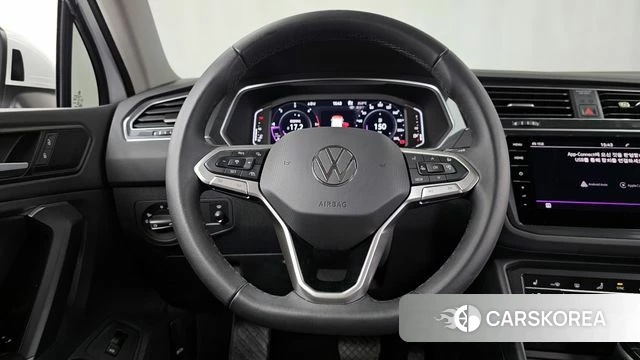 Volkswagen Tiguan second Generation 2024 Белый из Кореи, фото 4