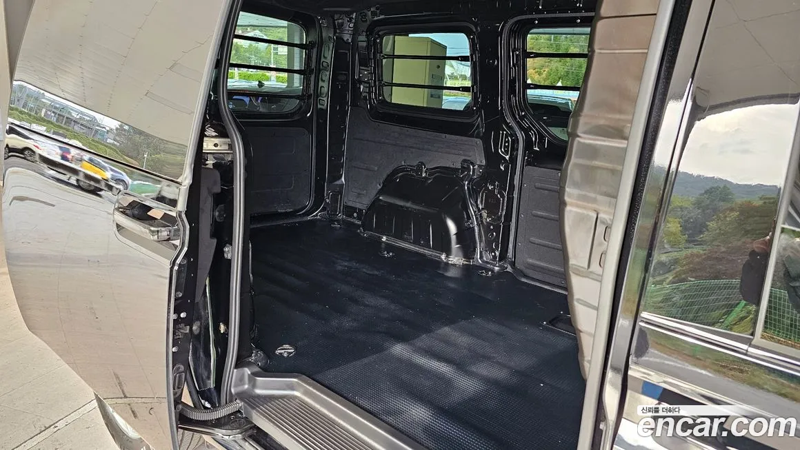 Hyundai Staria 2023 Черный из Кореи, фото 4