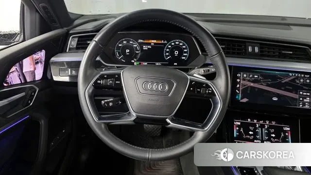 Audi e-Tron 2020 Черный из Кореи, фото 4