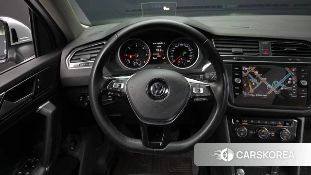 Volkswagen Tiguan second Generation 2018 Серебряный из Кореи, фото 4