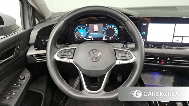 Volkswagen Golf 8th Generation 2024 Серебристо-серый из Кореи, фото 4
