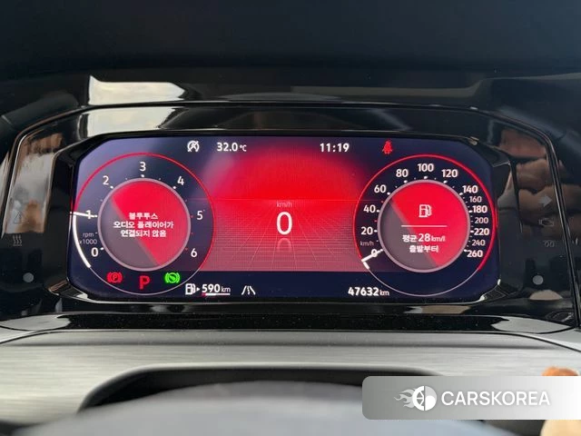 Volkswagen Golf 8th Generation 2023 Белый из Кореи, фото 4