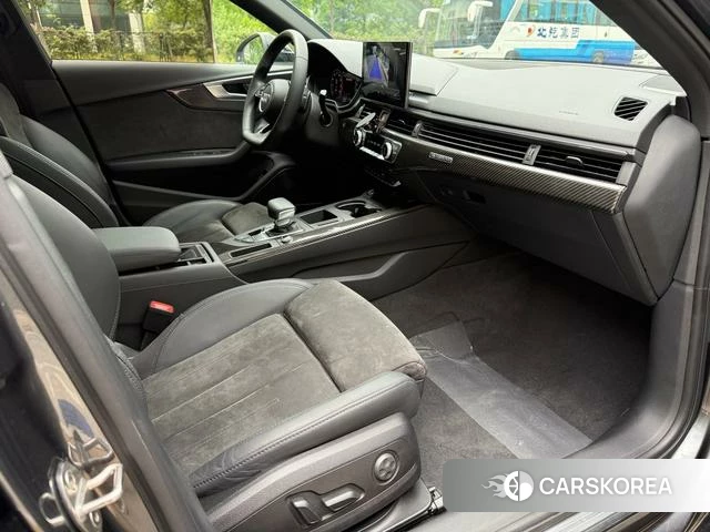 Audi A4L 2021 Темно-серый из Китая, фото 4