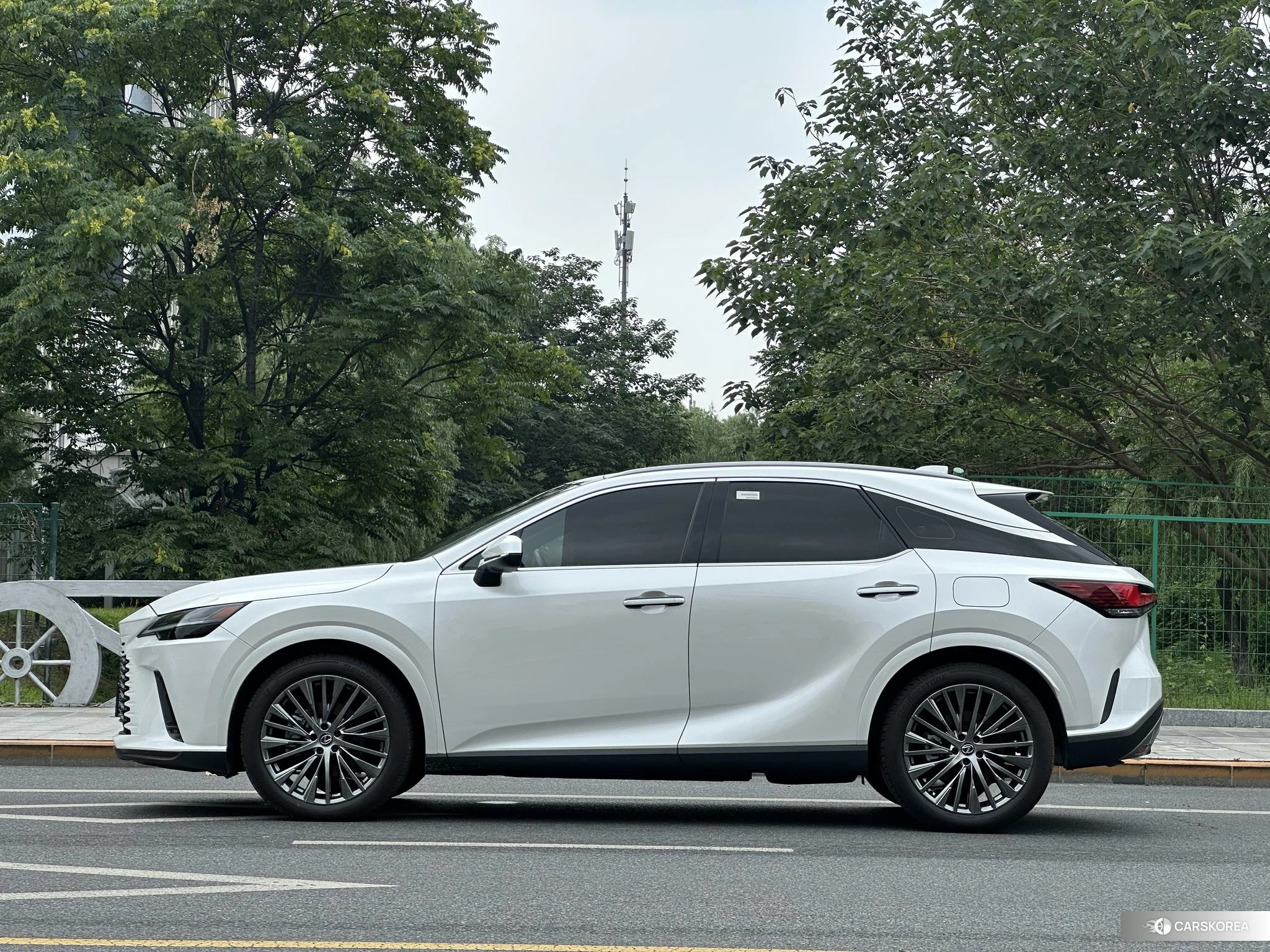 Lexus RX PHEV 2023 Белый из Китая, фото 4