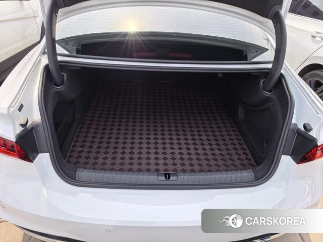 Audi A7L 2023 Белый из Китая, фото 4