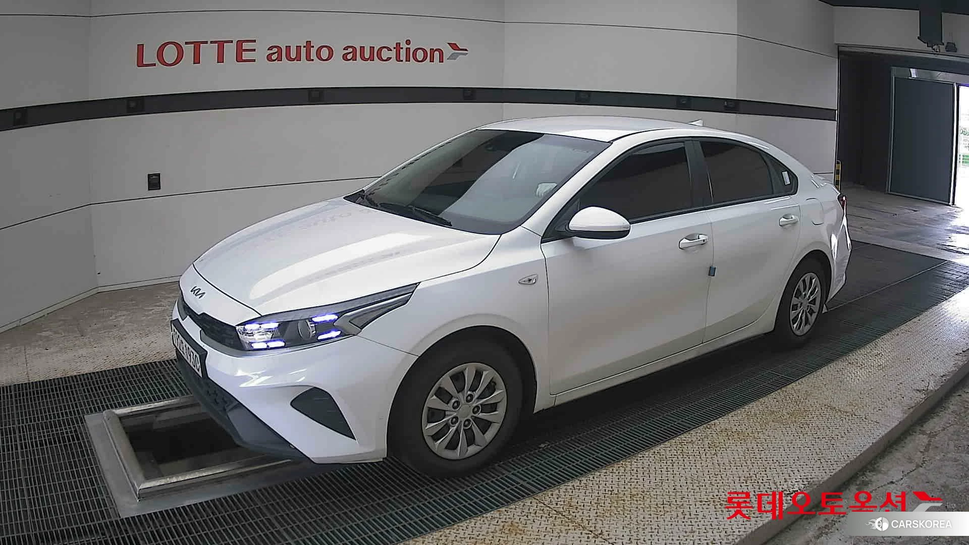 Kia K3 2022 Snow White Pearl из Кореи, фото 4